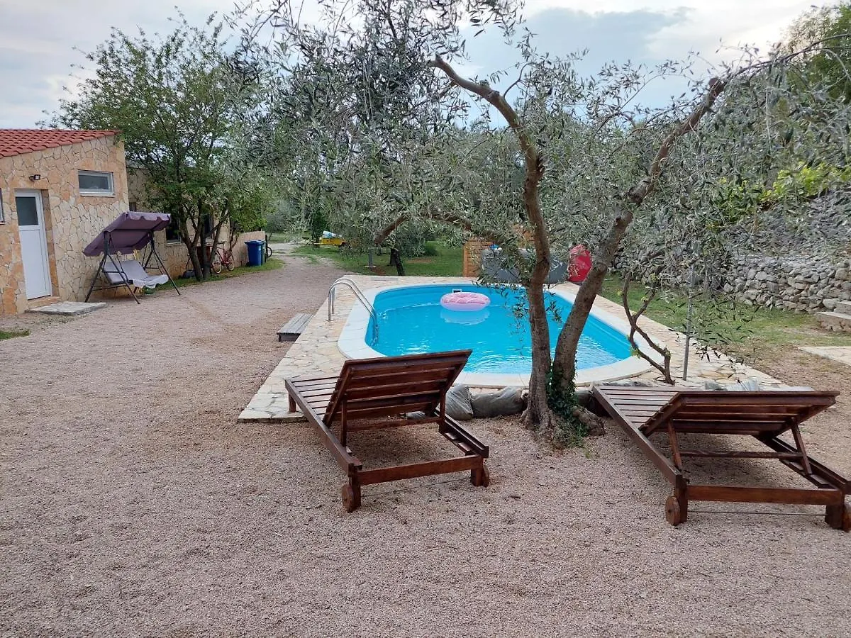 פונאנט Holiday House Pulina 0*,