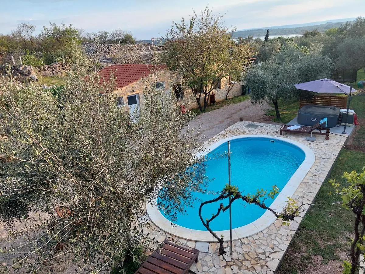 פונאנט Holiday House Pulina בית נופש