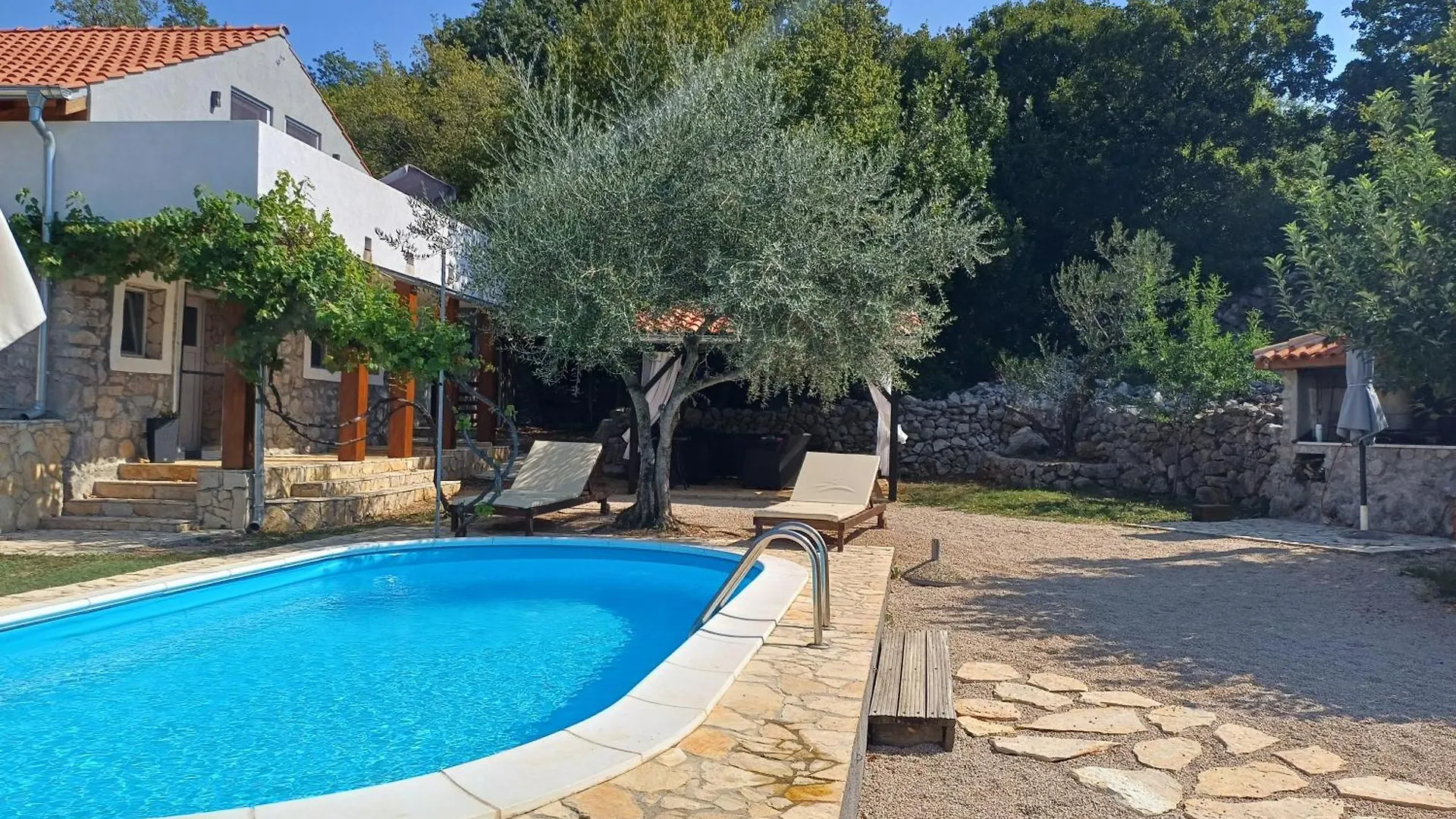 פונאנט Holiday House Pulina 0*,